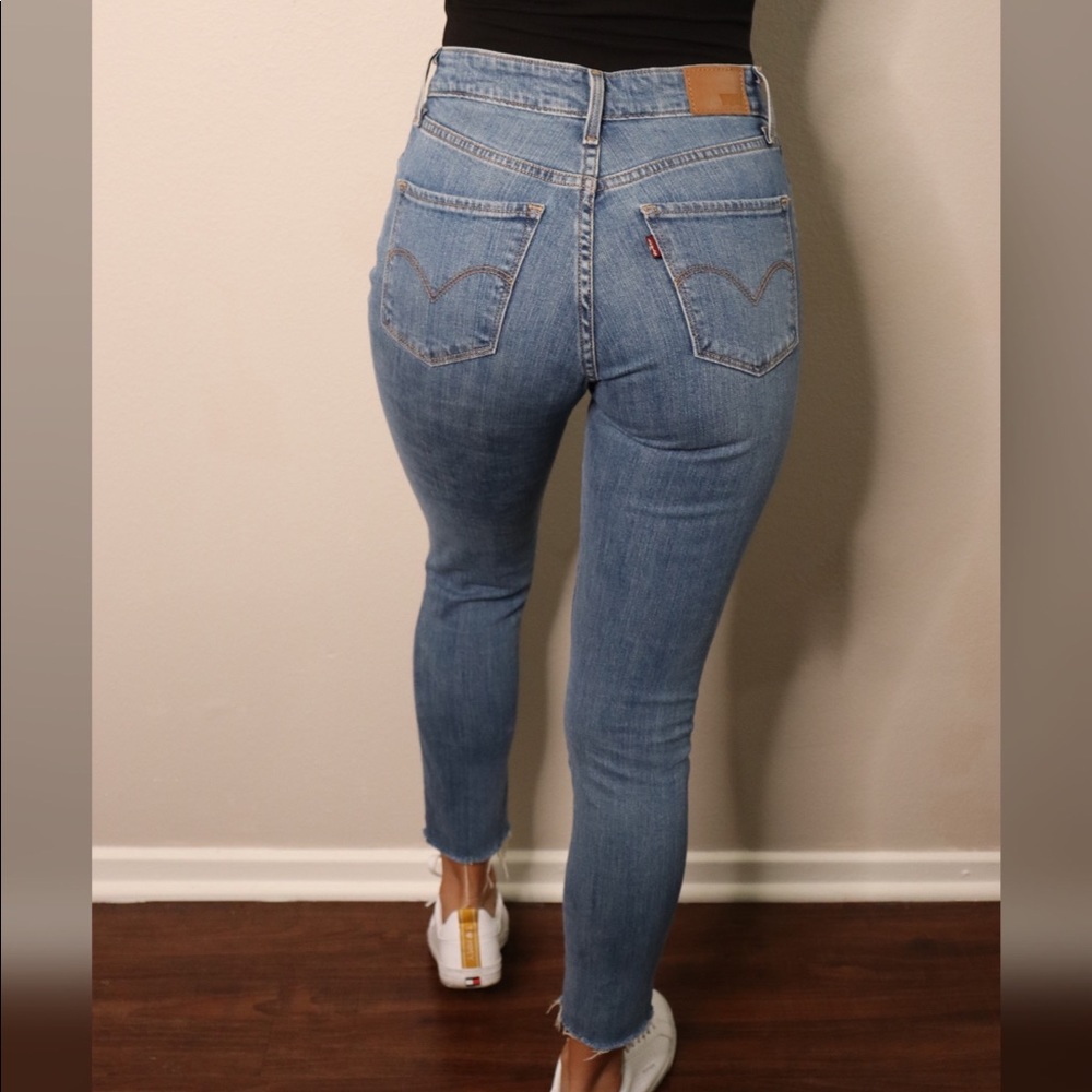 Levis high rise skinny jeans size 26